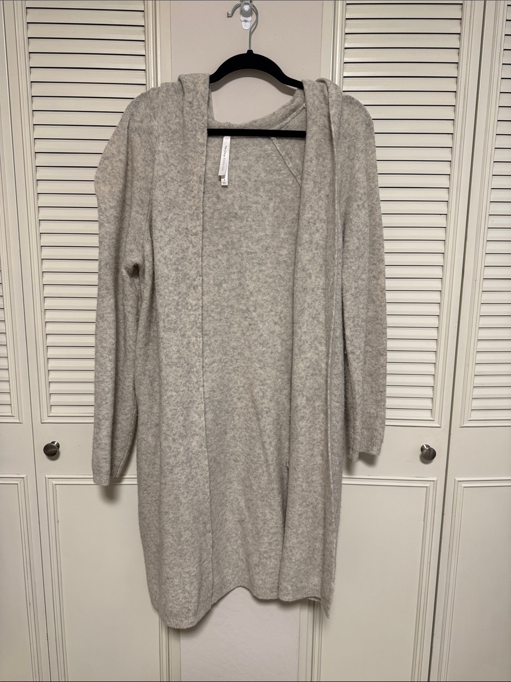 The Group By Babaton Aritzia Cozy Light Gray Hooded Women's Sweater Cardigan